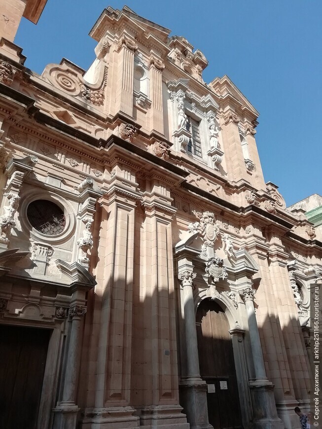Восхитительный барочный собор Колледжо Конвенто Джезуити в Трапани на Западе Сицилии