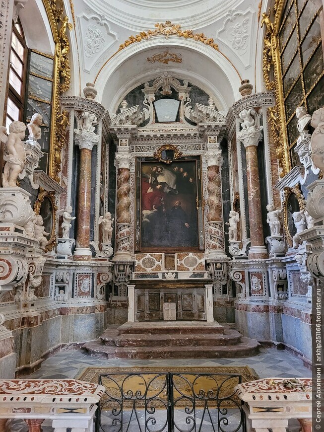 Восхитительный барочный собор Колледжо Конвенто Джезуити в Трапани на Западе Сицилии