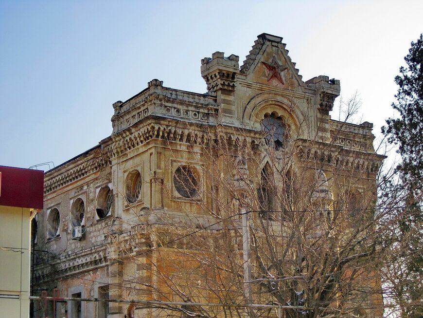 Вид здания караимской кенассы в Симферополе до реставрации