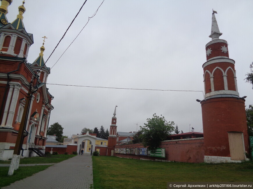 Успенский Брусенский монастырь в Коломенском Кремле — основанный Иваном Грозным