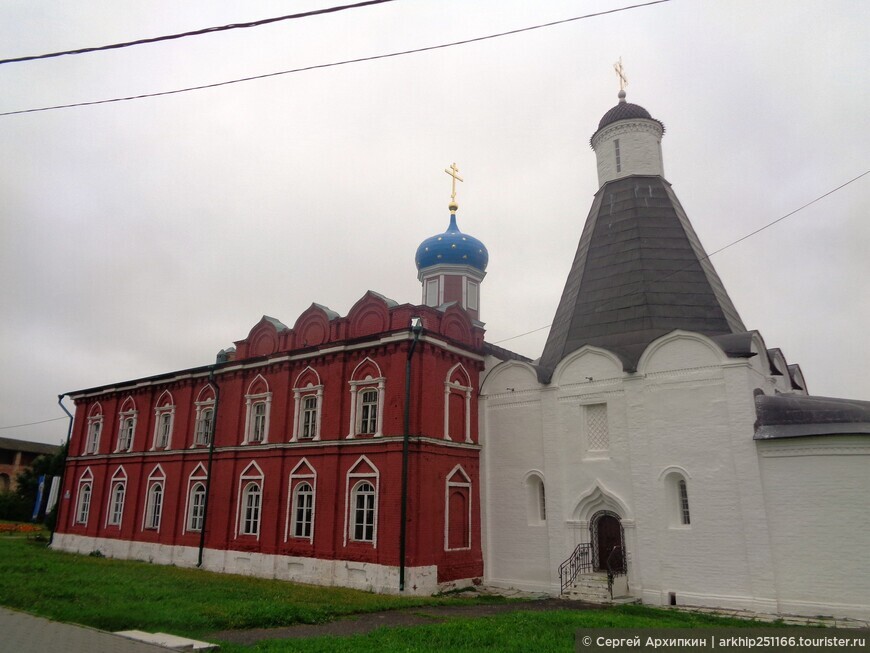 Успенский Брусенский монастырь в Коломенском Кремле — основанный Иваном Грозным