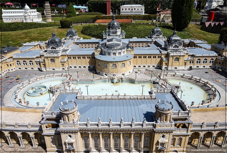 Купальня Сеченьи (венг. Széchenyi fürdő) — самый большой банный комплекс Будапешта