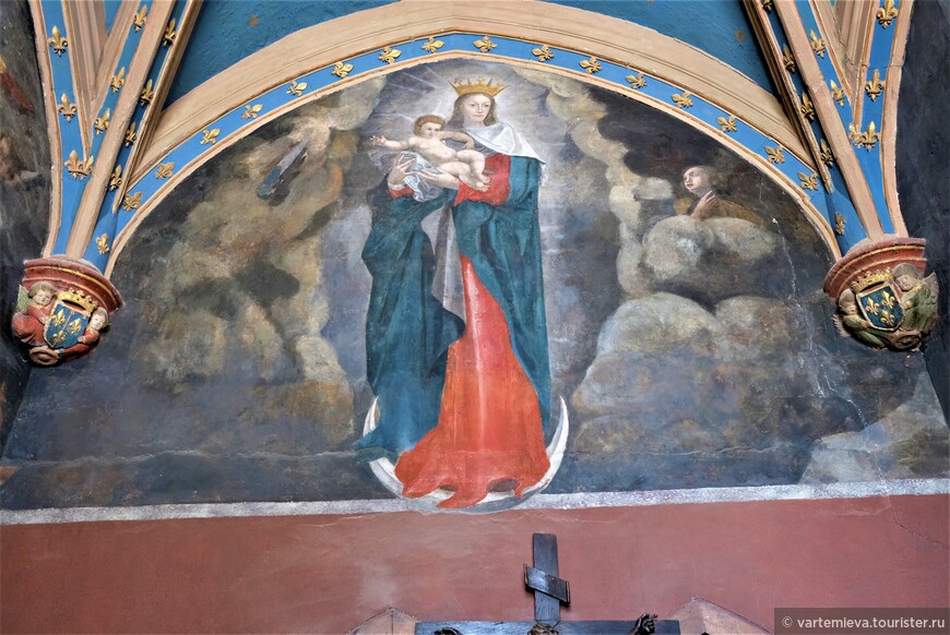 Фреска на стене часовни была написана одним из учеников Леонардо.