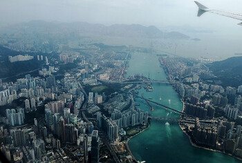 В Гонконге экстренно сел самолёт с горящим двигателем 