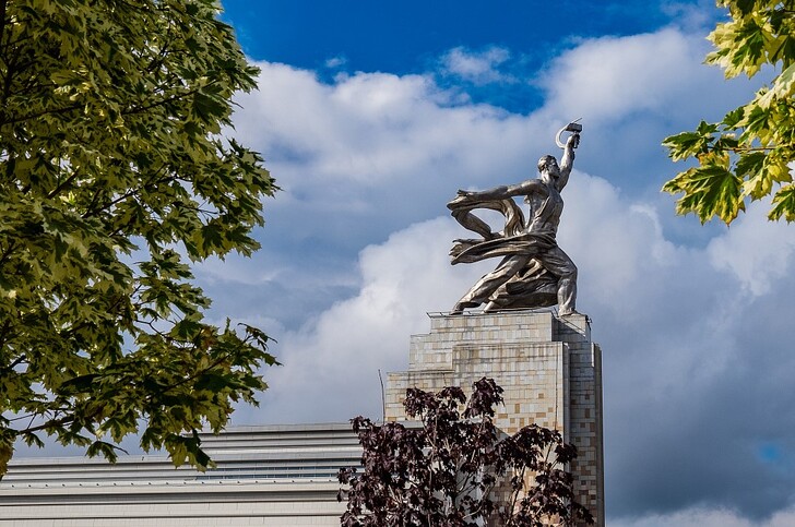 Монумент Рабочий и колхозница