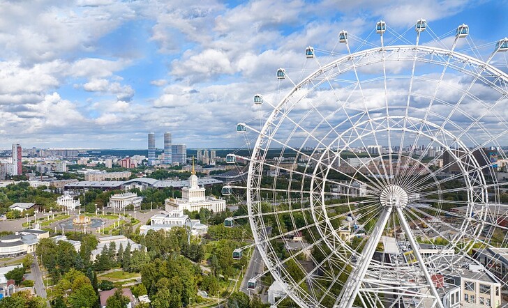 Колесо обозрения Солнце Москвы