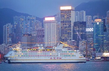 Гонконг отменяет тестирование на COVID-19 при въезде 