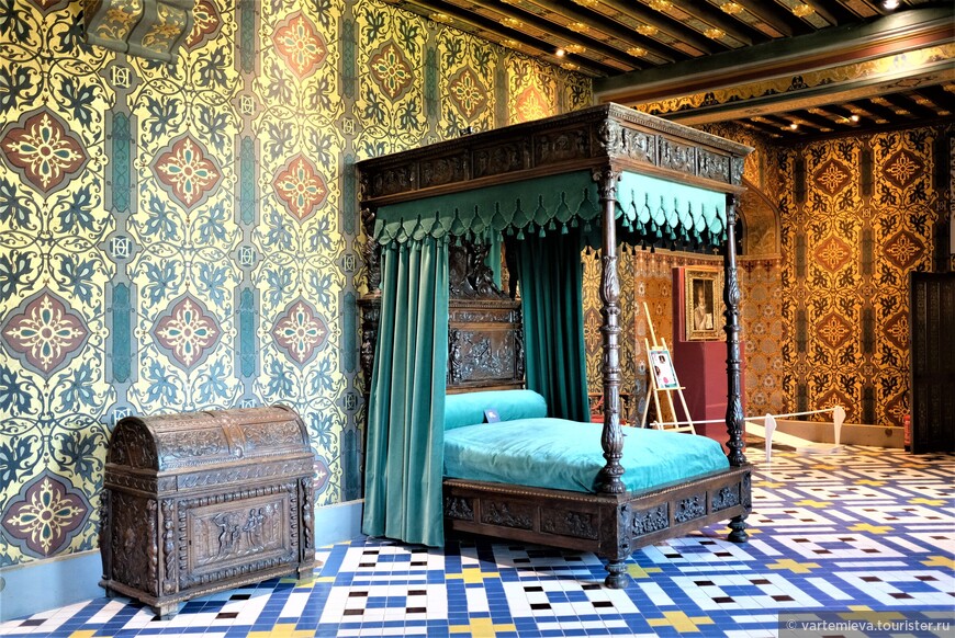 Спальня Екатерины Медичи, в которой, предположительно, она и умерла.