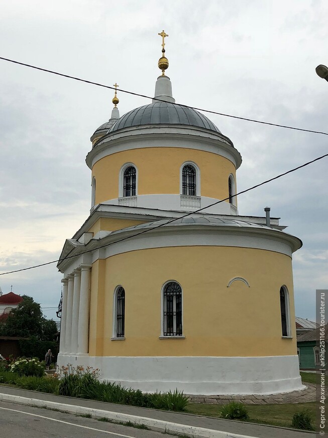 Крестовоздвиженская церковь в Коломне у стен Кремля