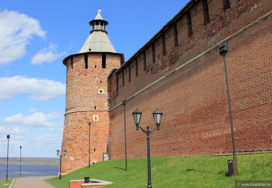 В 1826-1887 годах Тайницкую башню занимал батальонный цейхгауз,предназначенный для хранения снаряжения и оружия.Позднее башню отдали под архив нижегородского воеводы.