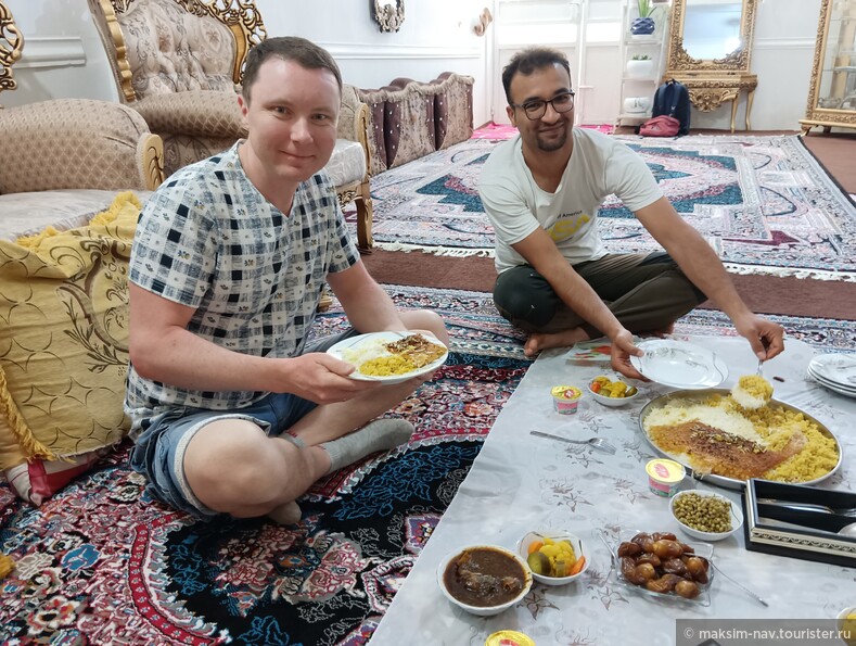 Традиционный обед в иранской семье. Деревня Анарестан. Регион Бушер.