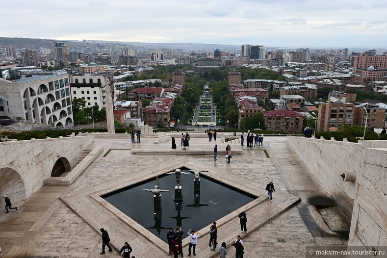 Ереван - вид на город с Каскада.