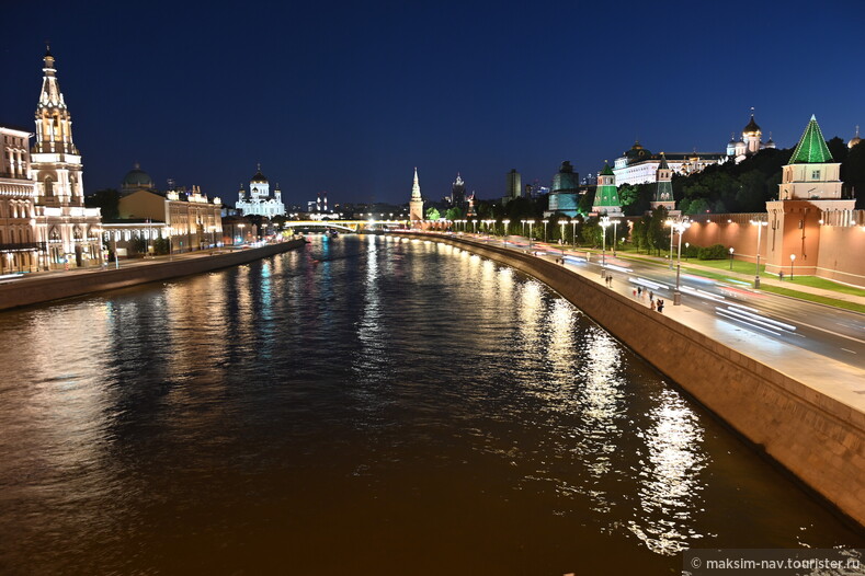 Река Москва с Большого Москворецкого моста. Июнь 2022г.