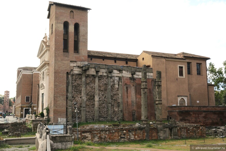 Церковь Сан-Никола-ин-Карчере, делящая одну из стен с римским храмом Януса.
