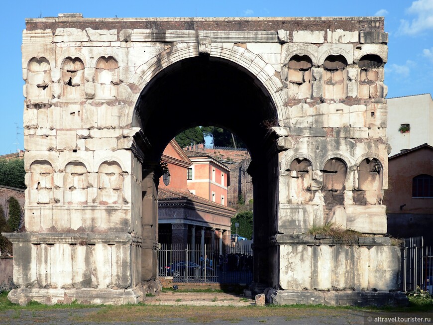 Рим античный: театр Марцелла, он же дедушка Колизея