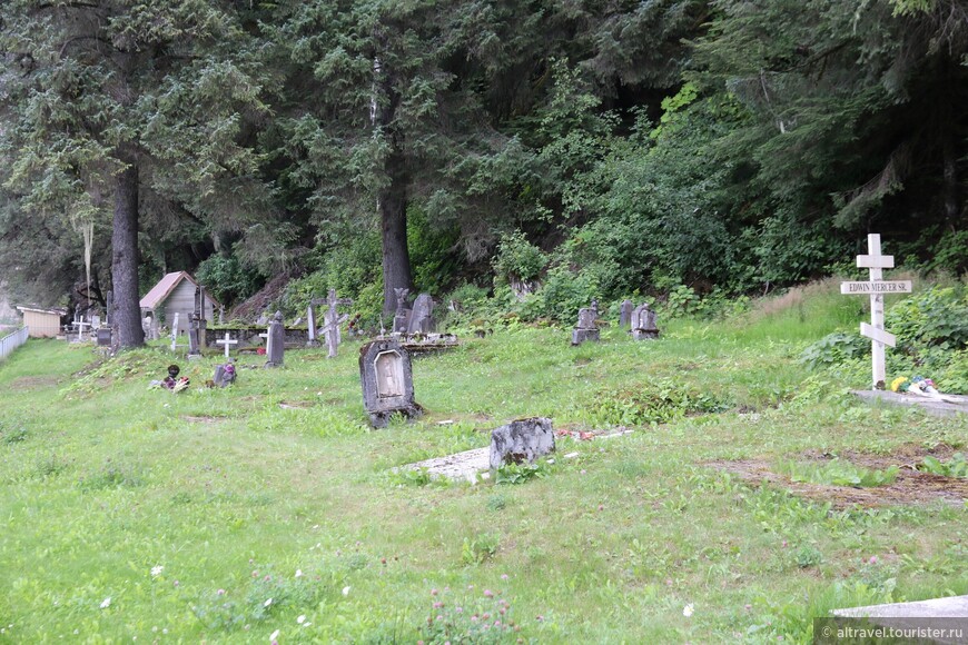Православное кладбище в Хуне.