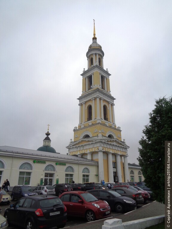Собор Иоанна Богослова в стиле ампир с самой высокой колокольней в Коломне