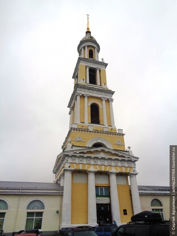 Собор Иоанна Богослова в стиле ампир с самой высокой колокольней в Коломне