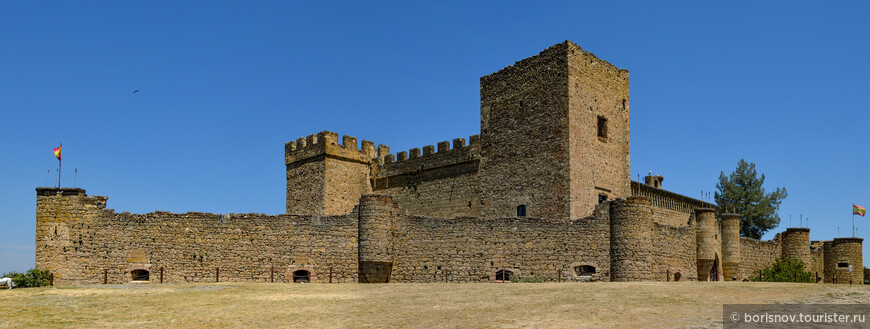 Образцовый средневековый город-крепость 