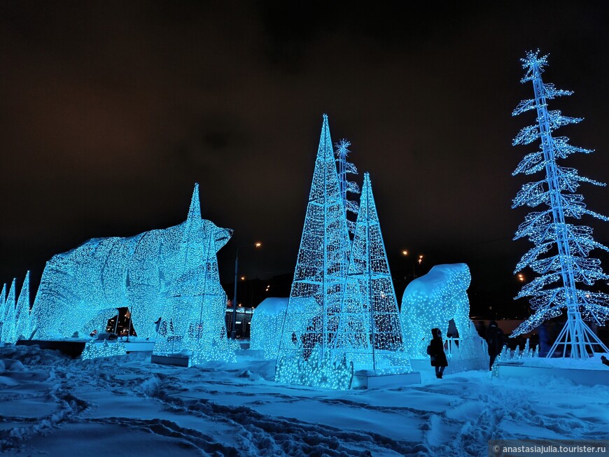 Полярные мишки у парка Акведук — самая классная инсталляция зимней Москвы