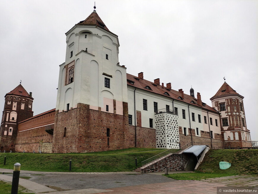 МИР и его средневековый замок