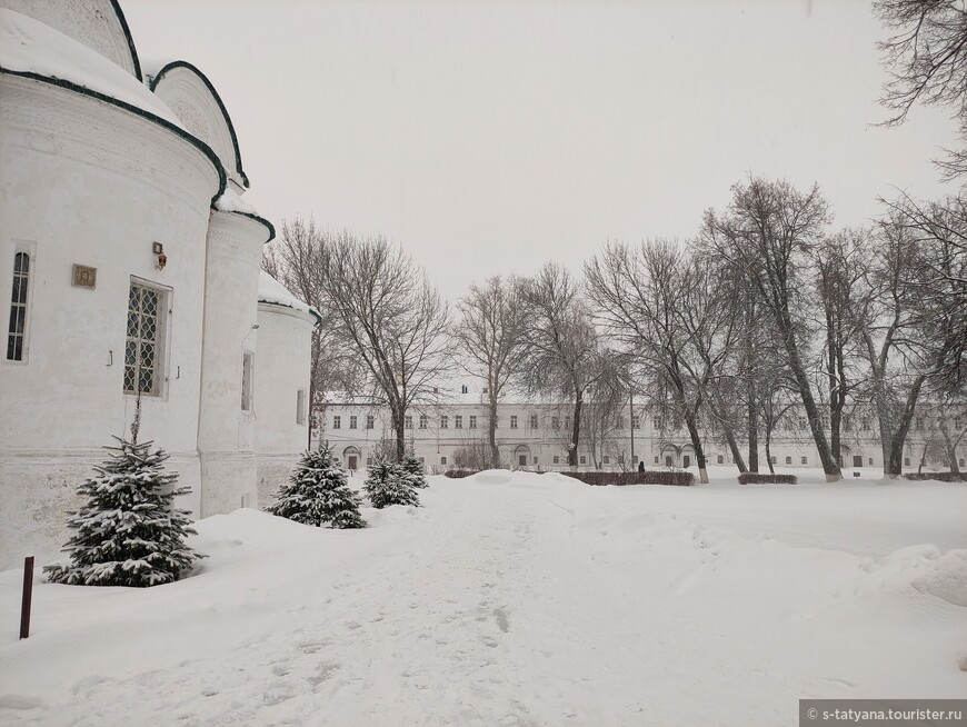 С погодой нам снова повезло, когда в Александрове шел снежок, в Москве шел дождь.