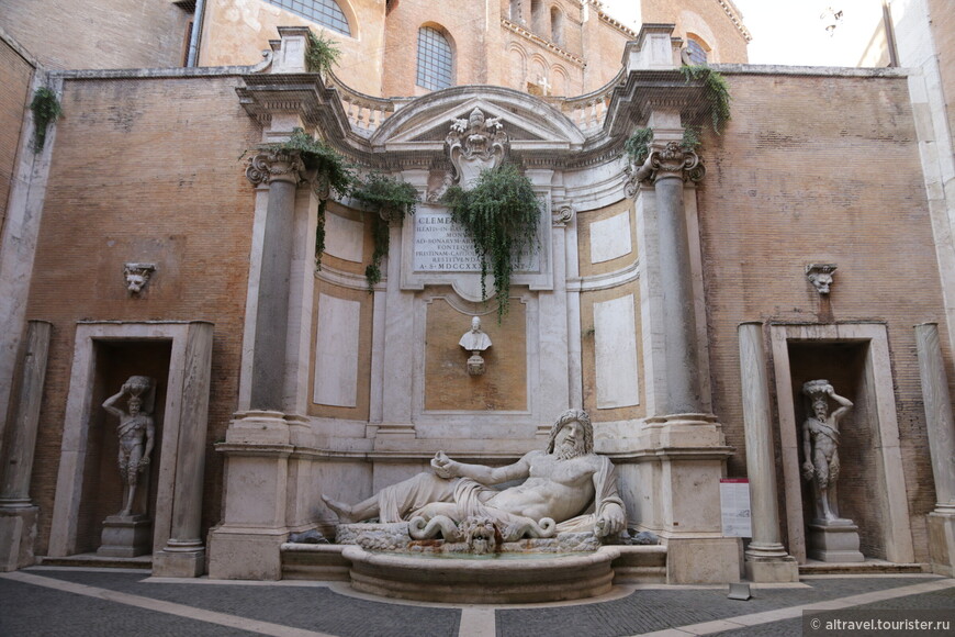 Морфорио. Теперь он лежит во внутреннем дворике Капитолийского музея Palazzo Senatorio и помалкивает.