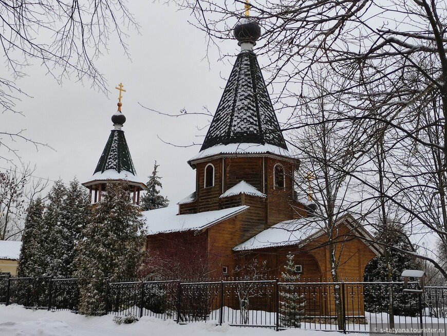 Сергиевская церковь. Выглядит сказочно.