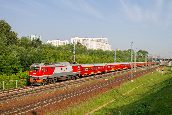 Поезд Москва — Санкт-Петербург