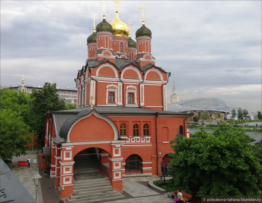Знаменский собор построен 1631 году архитекторы Федор Григорьев, Григорий Анисимов.