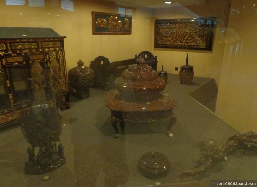 Второй этаж музея — коллекция изделий мастеров Индонезии