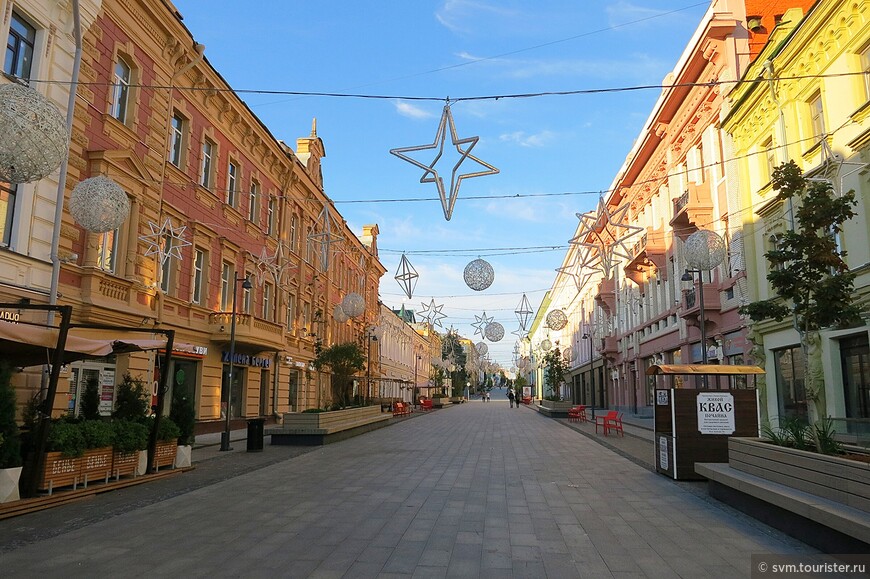 Самое первое имя улицы-Большая Никольская.Названа так по Никольской башне Нового острога-деревянной крепости защищавшей городской посад.