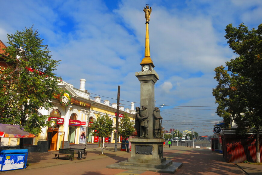 Памятник основателям города в Челябинске