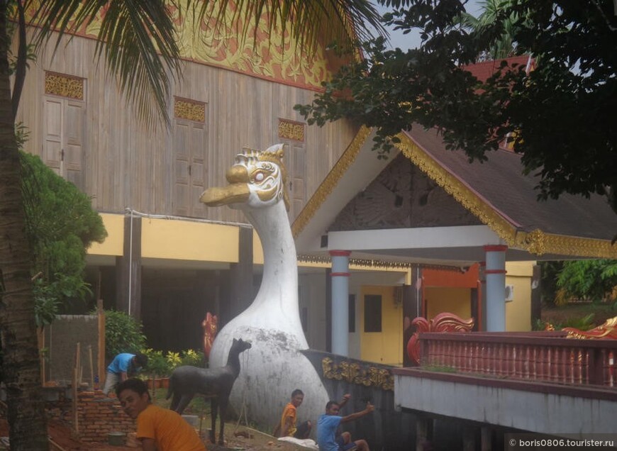 Павильоны с экспозицией на тему южных провинций Суматры