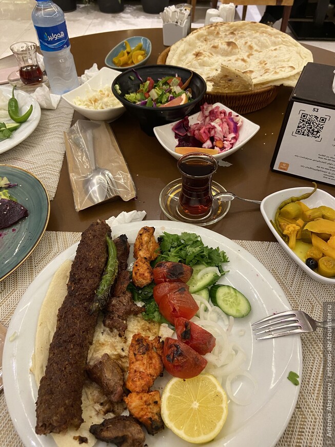 Еда в ресторане «Kebab Yasin»