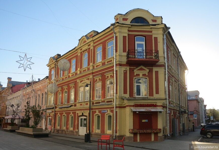 В советский период дом использовался как жилой с магазинами на первом этаже.До середины 20-го века в нем еще сохранялись коммунальные квартиры.