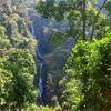 Вид на водопад Саври из джунглей