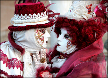 Венецианский карнавал впервые за три года проходит без ограничений 