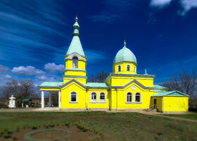 Село Григорьевка и церковь Святого Георгия Победоносца. Её строительство было начато в 1921 году , а  завершено  в 1938 году.