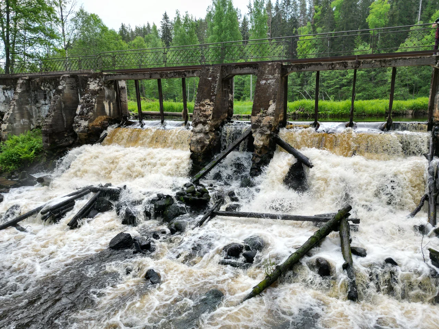 Плотина финской ГЭС на реке Волчья