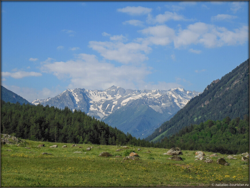 Аксаут, день 2-й, альпийские луга, снег и озеро Колчад