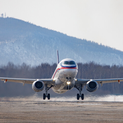 Самолёт SSJ-100 выполнил первый полёт с российскими двигателями