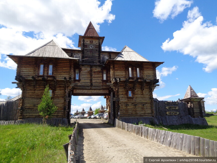 Туристический комплекс Абалак — возле Тобольска — с восстановленной крепостью 16 века