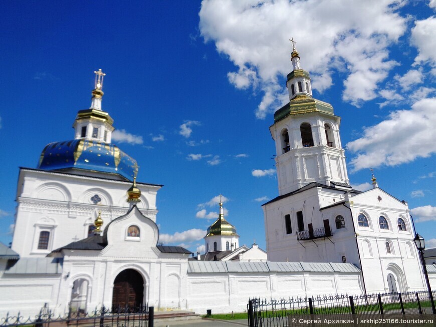 Туристический комплекс Абалак — возле Тобольска — с восстановленной крепостью 16 века