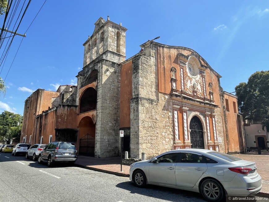 Церковь и монастырь Лос-Доминикос (годы строительства: 1510-1530).