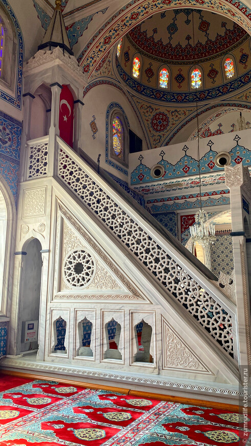 Минбар в Мечети Merkez Külliye Camii в Манавгате