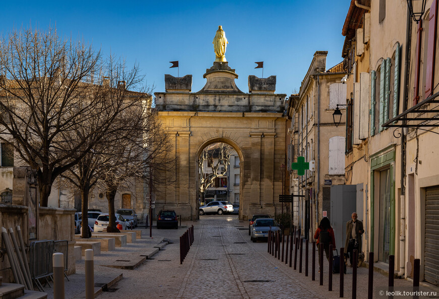 Ворота Сен Жан в Тарасконе.