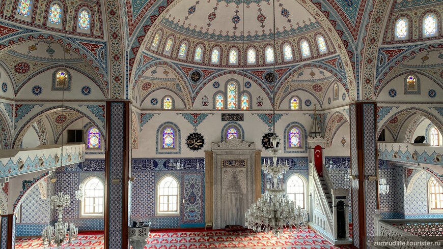 Мечеть Merkez Külliye Camii в Манавгате.