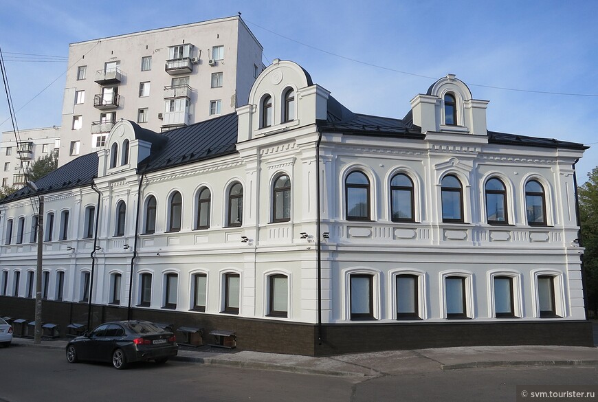 Дом Обросимовых,построен в 1840 году по проекту городового архитектора Г.Кизиветтера.Через восемь лет перестроен по проекту Л.Фостикова.