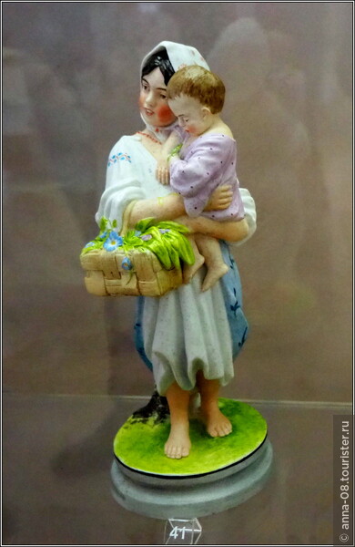 «Девочка с ребенком на руках» Конец 1870-х - 1890-е гг. Россия, фабрика Гарднера с.Вербилки